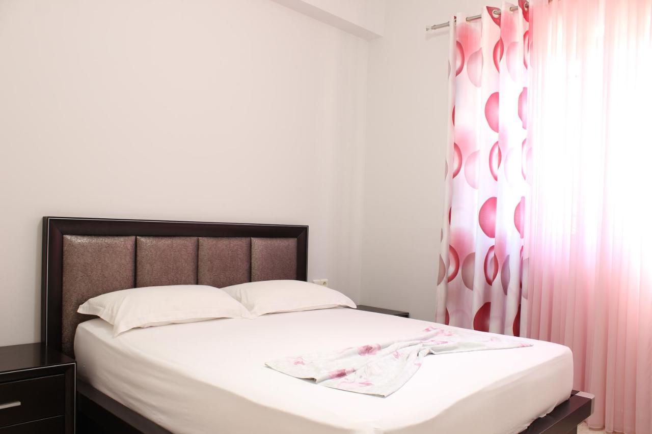 Leva'S Apartments Sarande Exterior photo