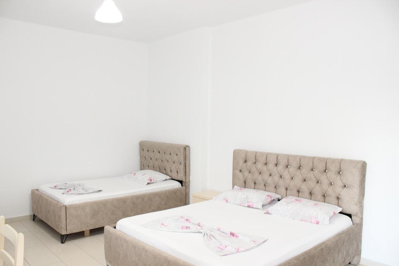 Leva'S Apartments Sarande Exterior photo