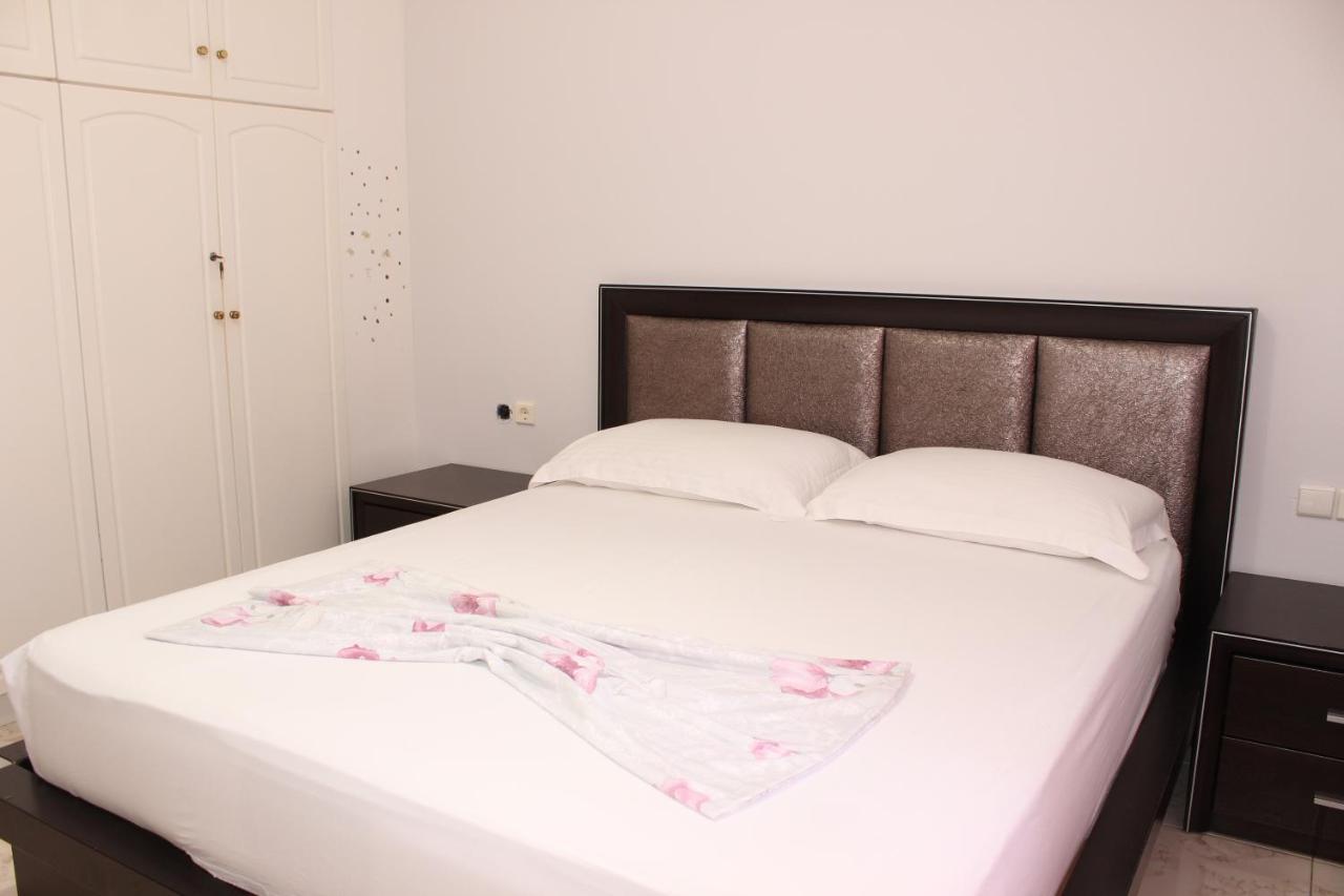 Leva'S Apartments Sarande Exterior photo