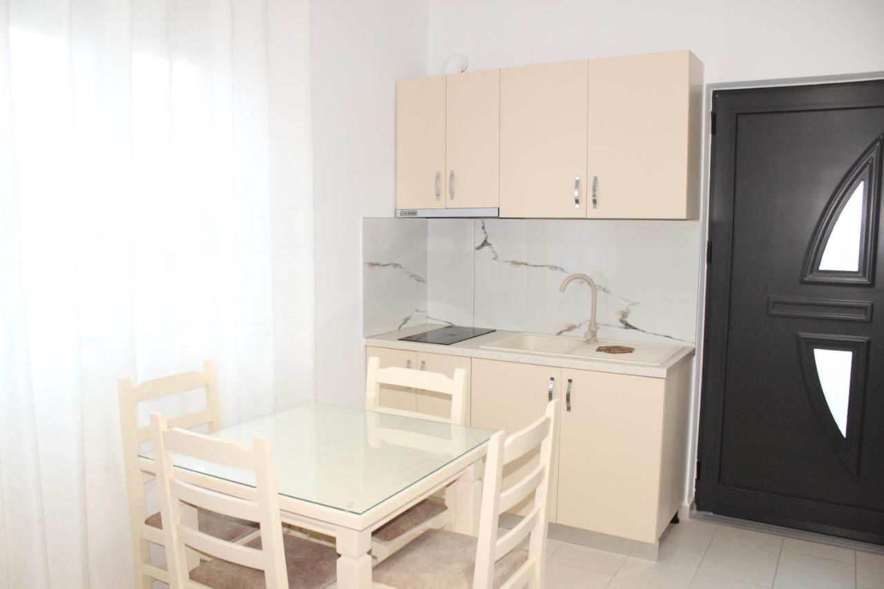Leva'S Apartments Sarande Exterior photo
